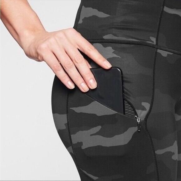 ATHLETA | Camo Contender 7/8 Compression Leggings Black Gray Women’s Size Small - Picture 2 of 13